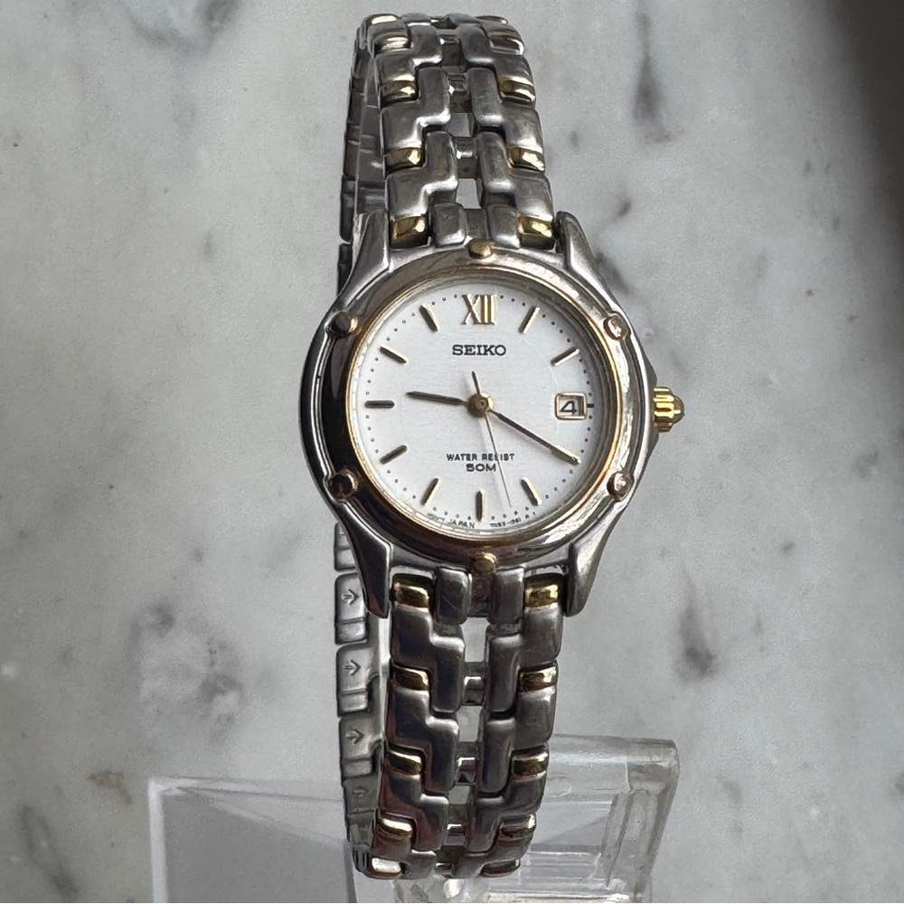 2002 Seiko Women’s Date Watch w/ Goldtone Trim & New Battery